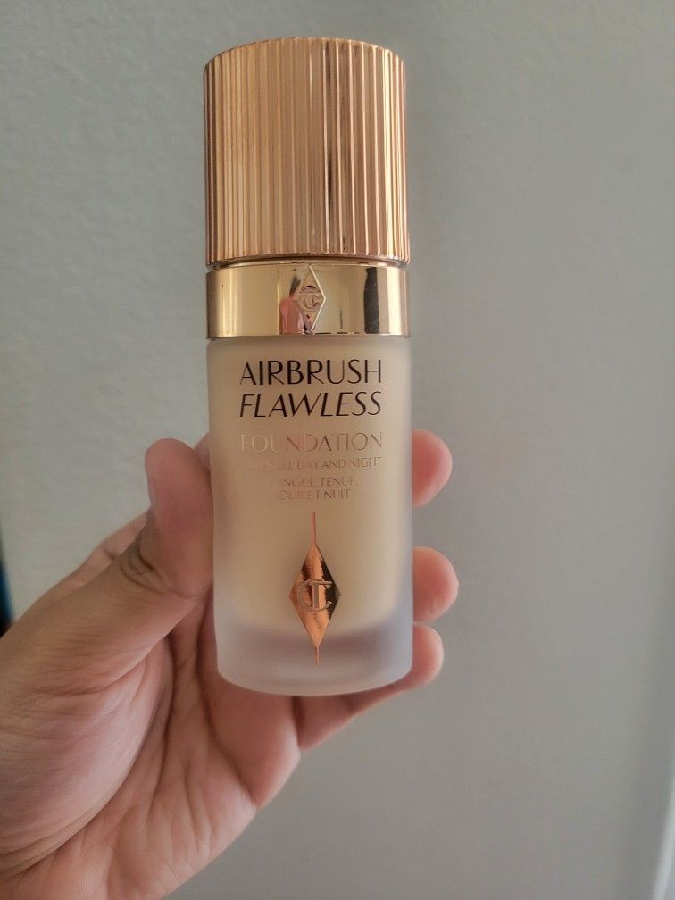 LIKE NEW CHARLOTTE TILBURY FOUNDATION