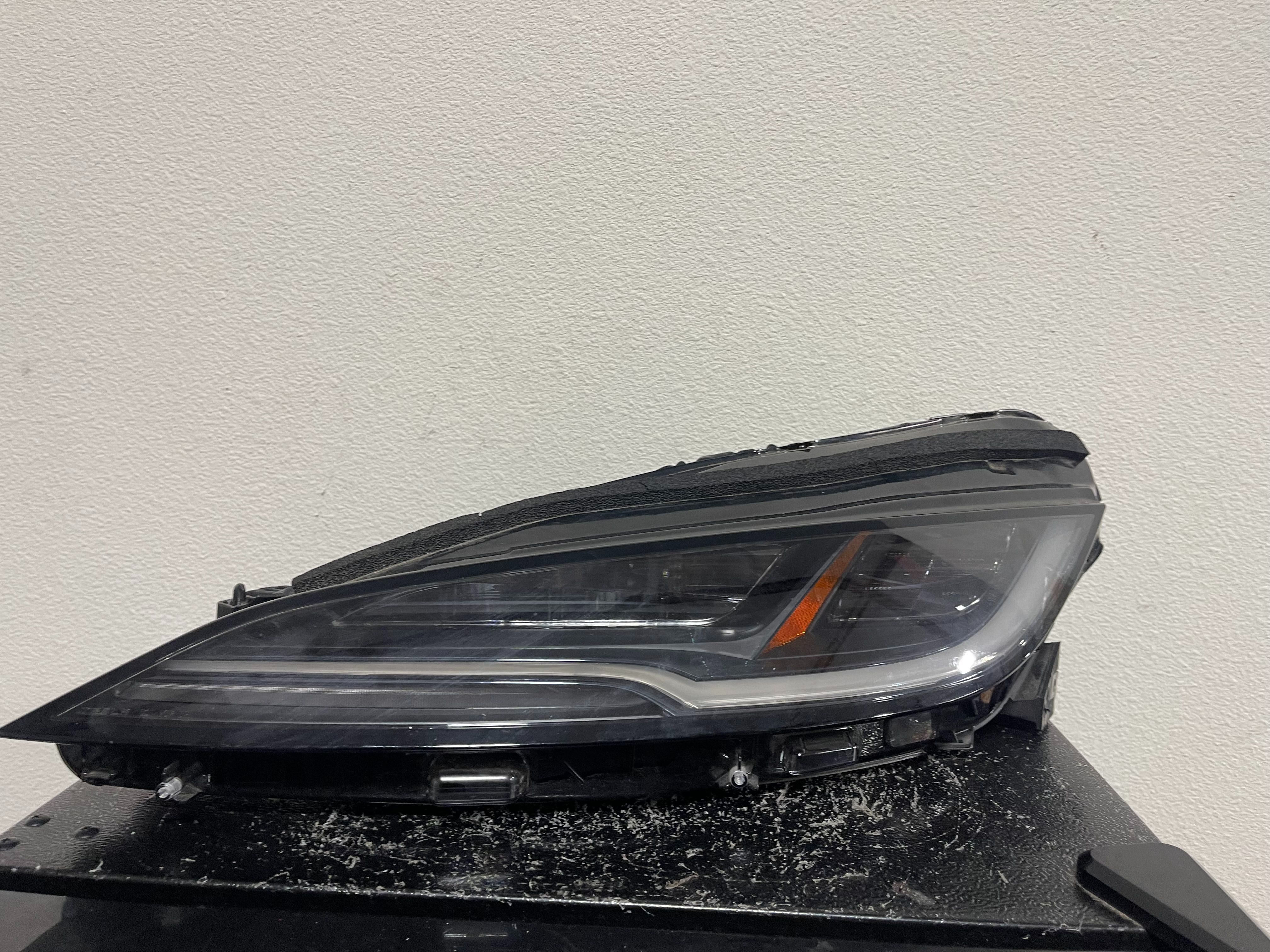 TESLA MODEL 3 LEFT HEADLIGHT 2024