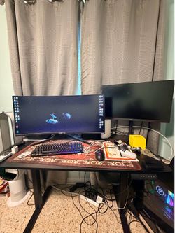 Motorized desk