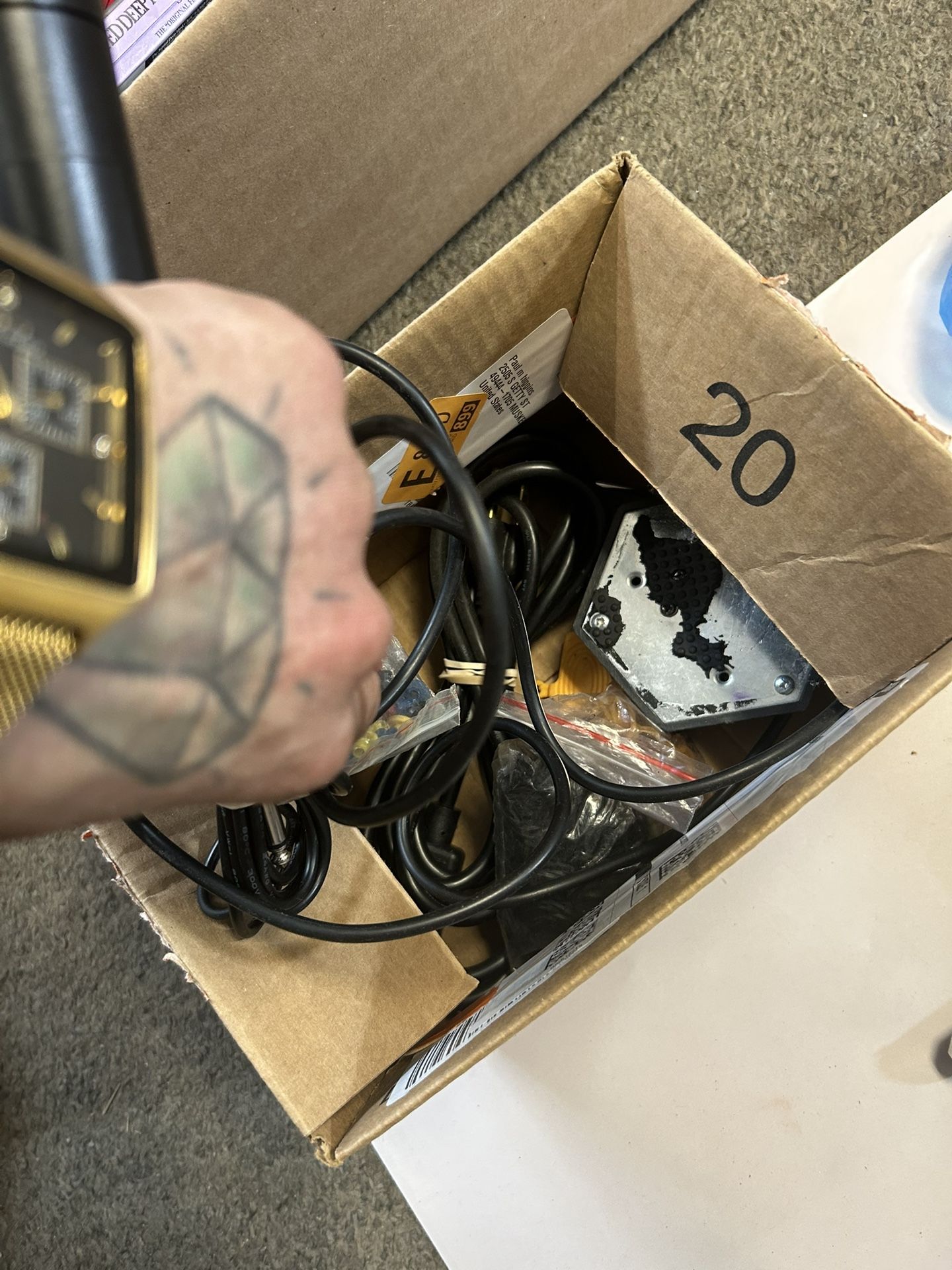 Chat chew equipment, white multiple guns multiple machines and multiple power supplies pedals wiring some disposable tips needles autoclave brand new