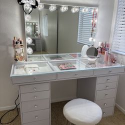 Impressions Vanity Slaystation Pro Table and Mirror 