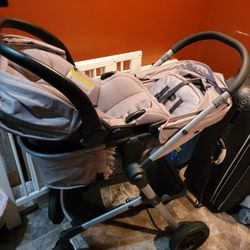 Evenflo Pivot Travel System (Carriage and Carseat)