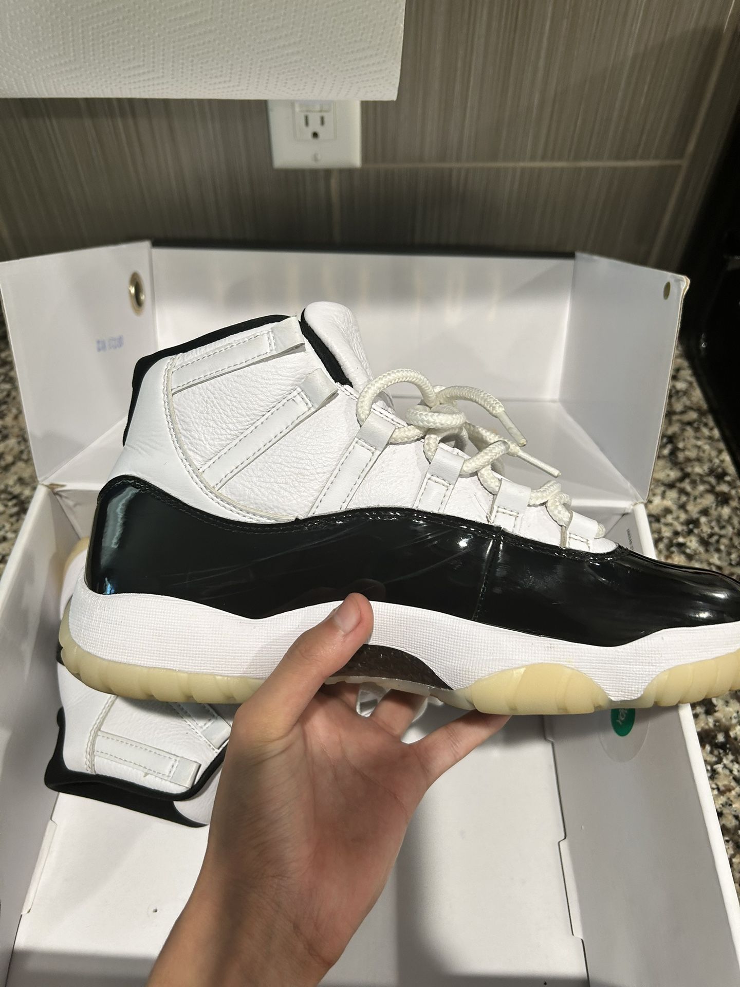 Jordan 11s Gratitudes Size 10 
