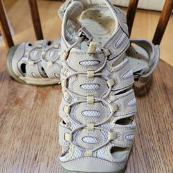 Khombu Sandals Womens Leather Upper Velcro 10M