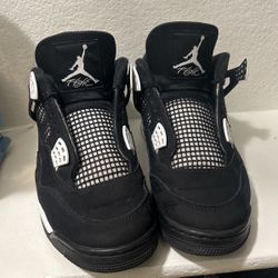 Jordan 4 White Thunders