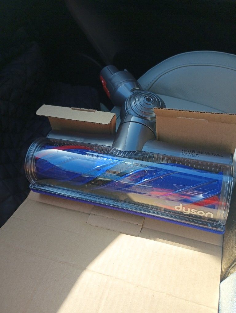 Dyson Motor https://offerup.com/redirect/?o=SGVhZC5Jbg== Box 