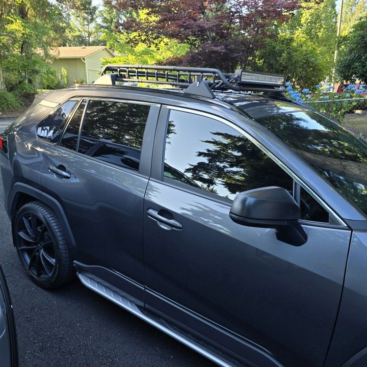 Roof Rack With Light Bar. Cross Bars And Roof Rails. Rav4