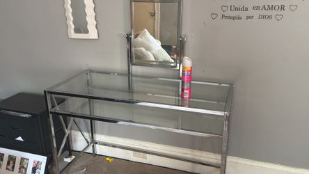 Vanity table