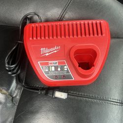Milwaukee M12 Charger 