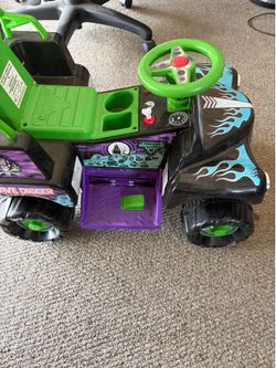 Monster Jam Grave Digger 6V Ride-On Toy Truck with Battery Included But Untested and No Charger
