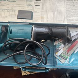 Makita JR3000V Reciprocating Saw w/ Case & Blades