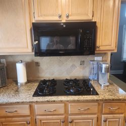 Matching Black  Gas Double Oven Cook Top And Microwave