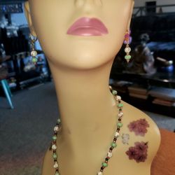 GLITTERY GREEN FUSED GLASS PENDANT EARRING SET 