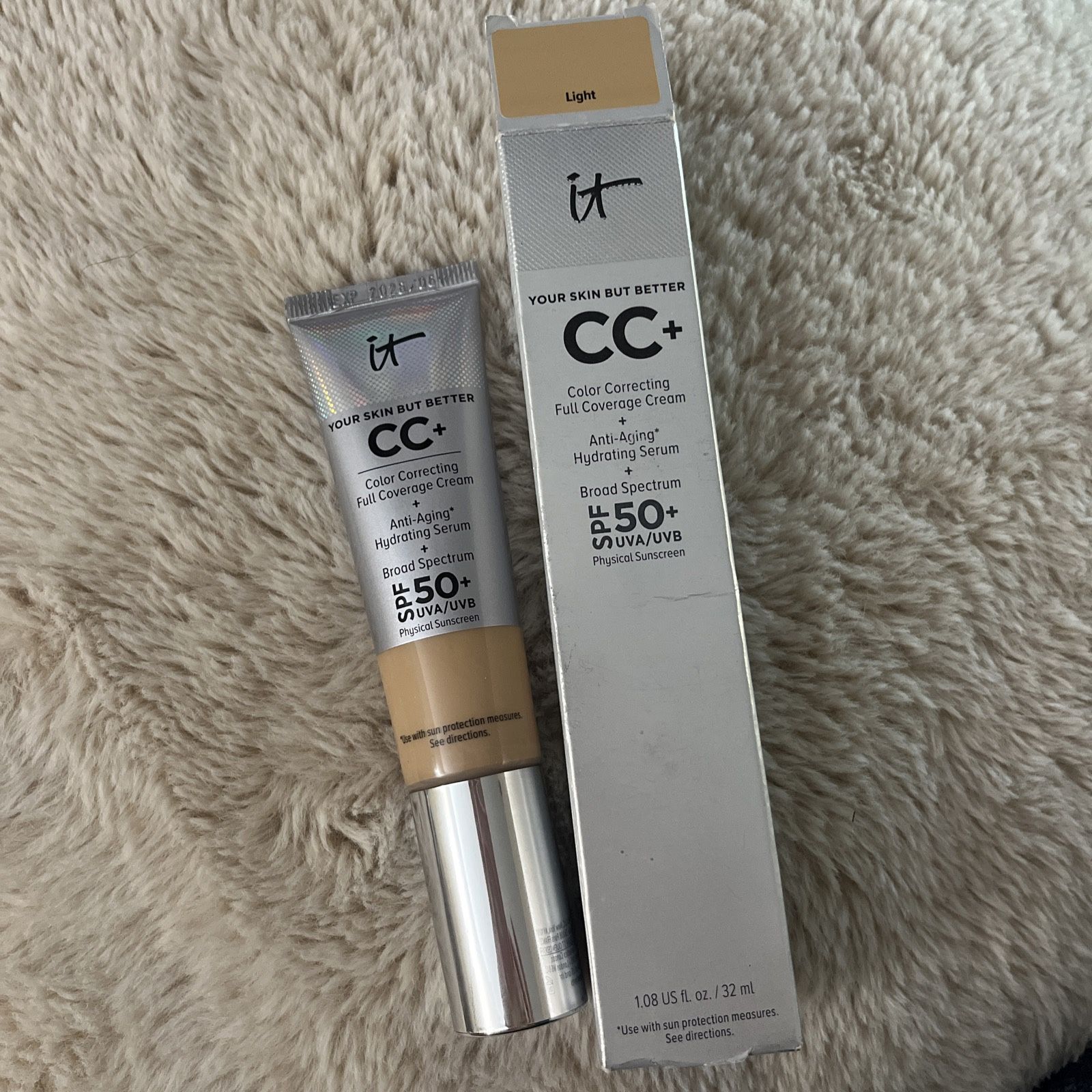 It Cosmetics SPF50 CC+Color Correcting Full Coverage Cream Light