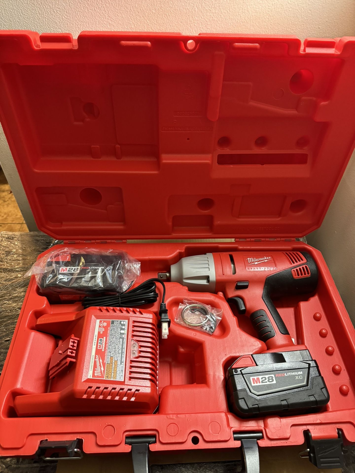 Milwaukee Heavy Duty M28V Cordless Impact Wrench, 1/2 in Square Drive, 0 to 2450 bpm, 325 ft-Ib Torque