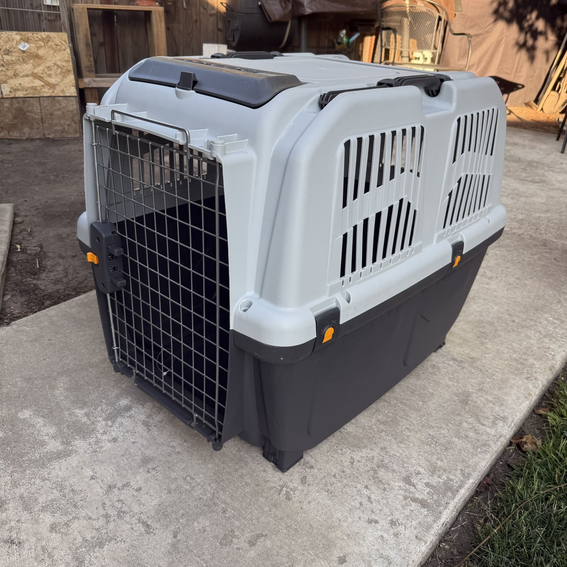MidWest Skudo Plastic Dog Crate / Kennel