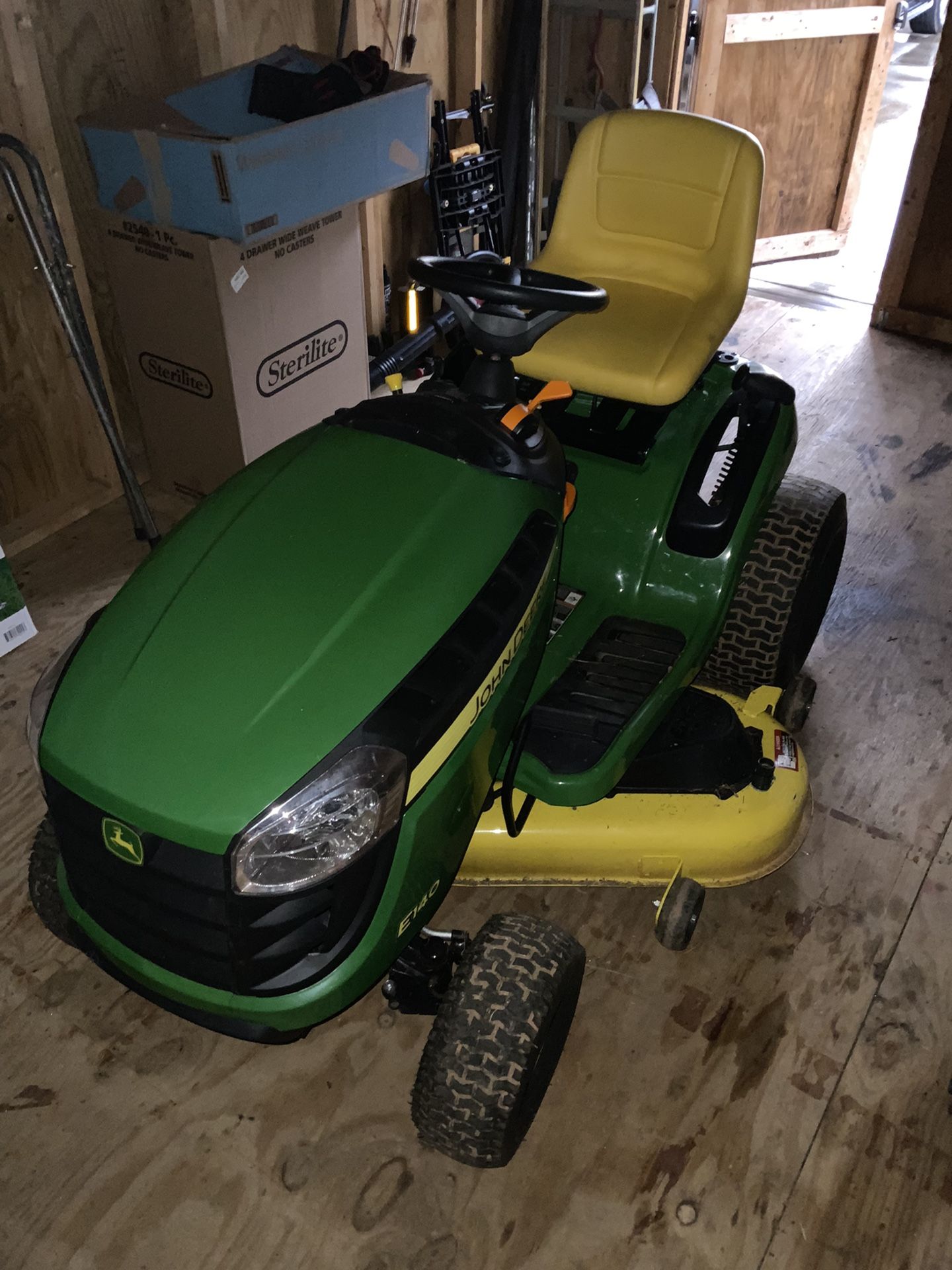 John Deere E140 Lawnmower Tractor 48” Deck (BARELY USED) 2020