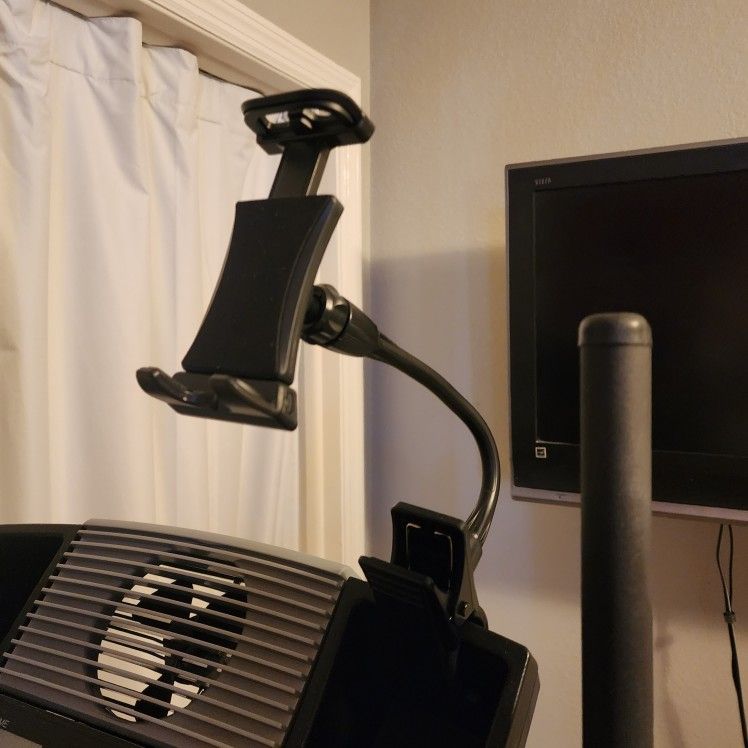 Like New Elliptical Trainer NordicTrack CX 925 for Sale in Las Vegas