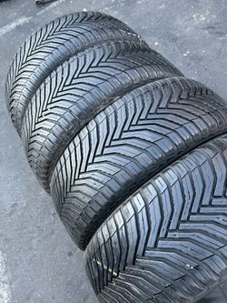 Selling Set Of Michelin 215/55/17