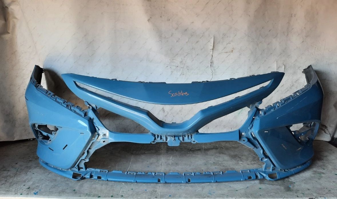 2018-2020 TOYOTA CAMRY FRONT BUMPER COVER 52119-06E20 OEM USED #4366