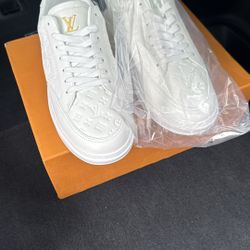 Size 10 Lv Sneaker