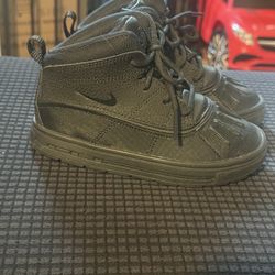 Nike Woodside 2 High Baby/Toddler Boots & Nike Court Borough Low 2 (Toddler) 
