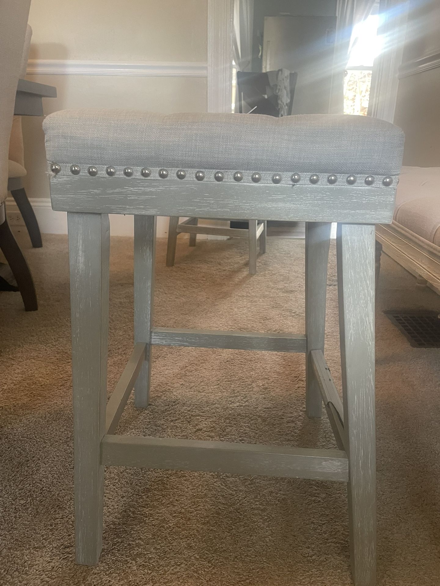 2 Beautiful Bar Stools. Very Good Condition. Beautiful Details $25 Each 