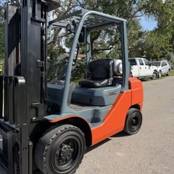 Forklift 