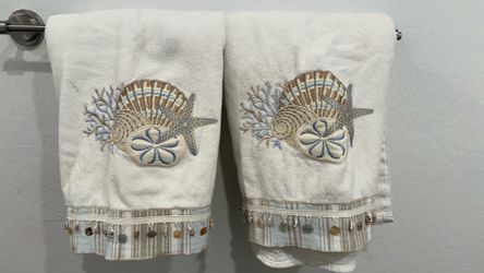 2 Decorative sea shell bath towels