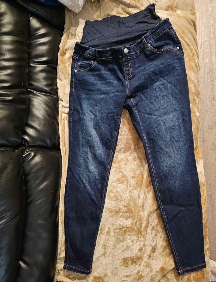 Maternity Clothes Size L/XL