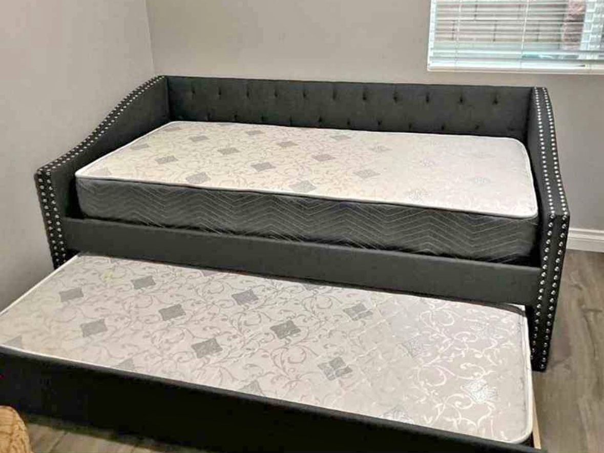 Day Bed Frame With Mattresses 
