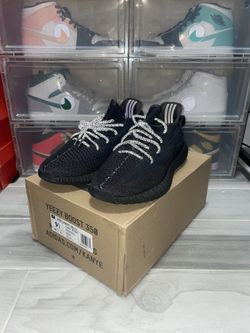 Adidas Yeezy Boost 350 V2 Black - Size: 9.5 M