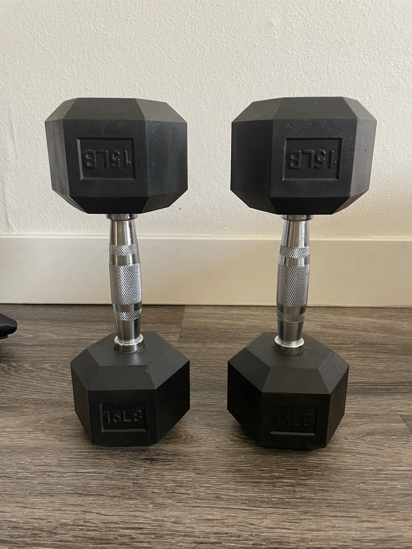 Signature Fitness Premium Rubber Encased Hex Dumbbell, Pairs/ 15lbs Each /black 