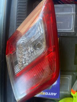 2010-2011 Toyota Camry Passenger RIGHT Side Tail Light Taillight Oem