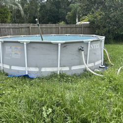 Large Pool With Pump And Accessories 