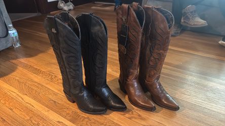 Cowgirl boots size 6 1/2 runs big