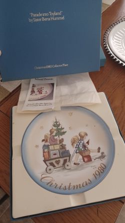 Lot of 10 Hummel Christmas plates