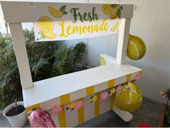 Handmade adorable lemonade stand