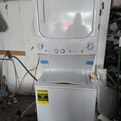 2024 STACKABLE GE WASHER AND DRYER 