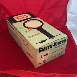 Vintage 1962 Smith-Victor L5 Compact Movie Light W/ Sealed Beam DWA Lamp