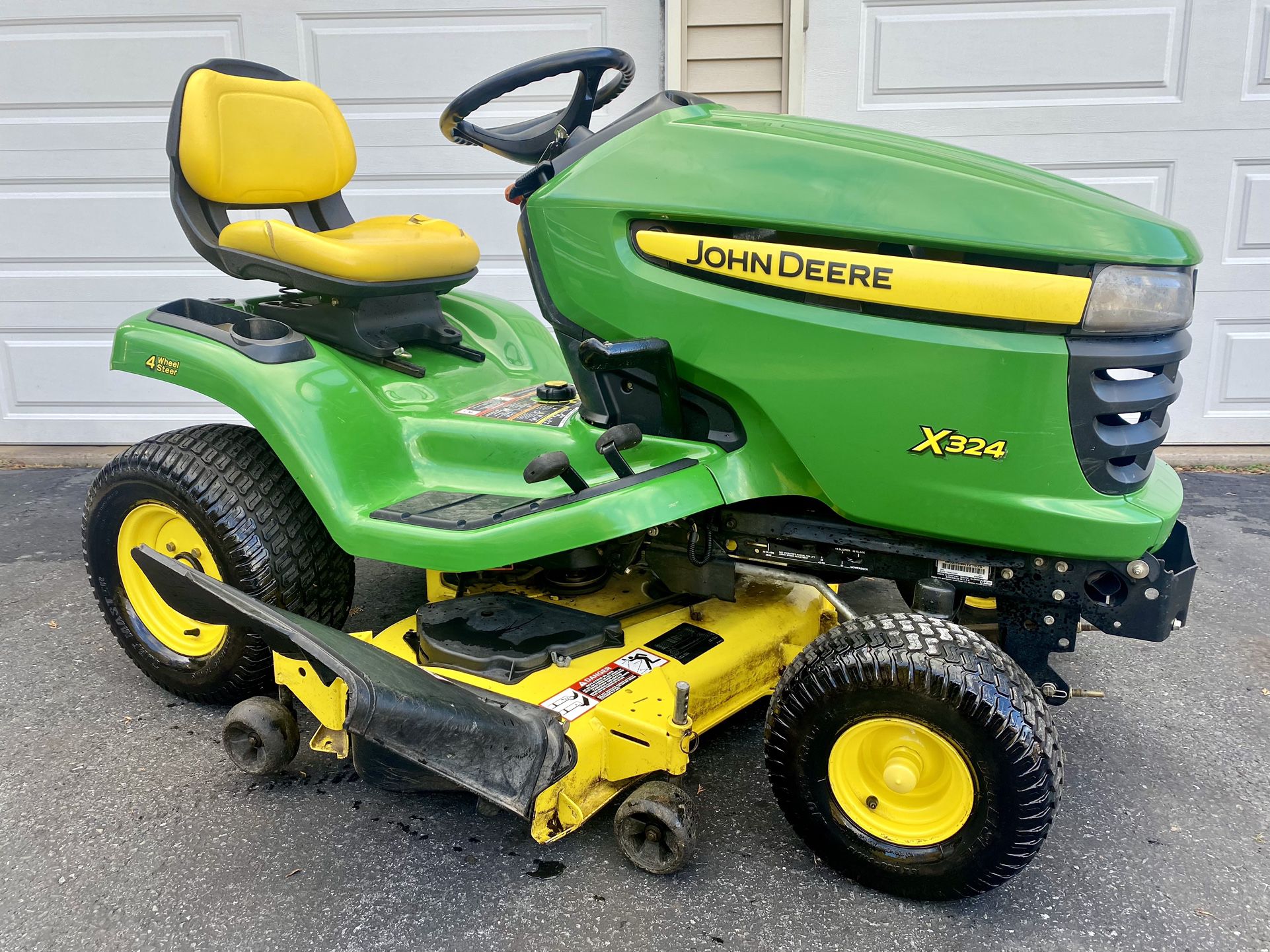 John Deere X324 4 Wheel Steer Lawn Tractor Dealer Purchased 