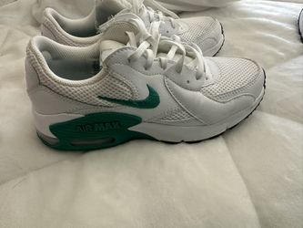 Emerald Green Nike Airmax Women’s 6