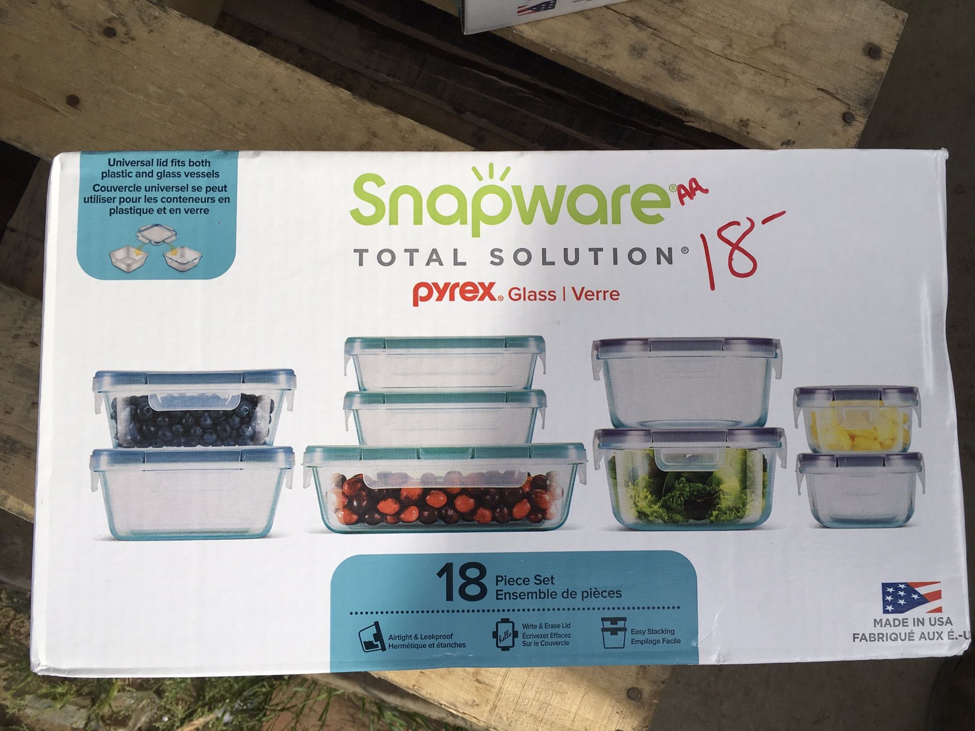 Snapware Pyrex glass container