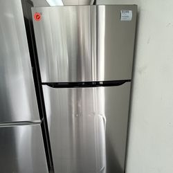 $599 LG 20 Cu Ft Refrigerator with Top Freezer, Multi Air Flow and Reversible Door