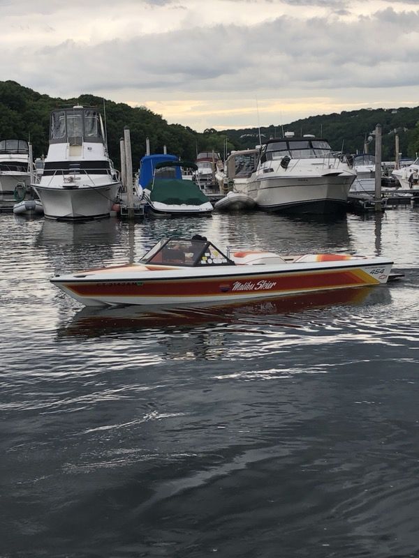 1989 Malibu Skier Direct drive ski + wakeboard boat