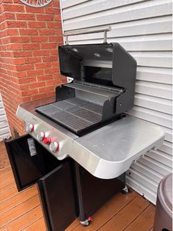 Weber Genesis E-325 3-Burner Natural Gas Grill in Black with Large Sear Zone