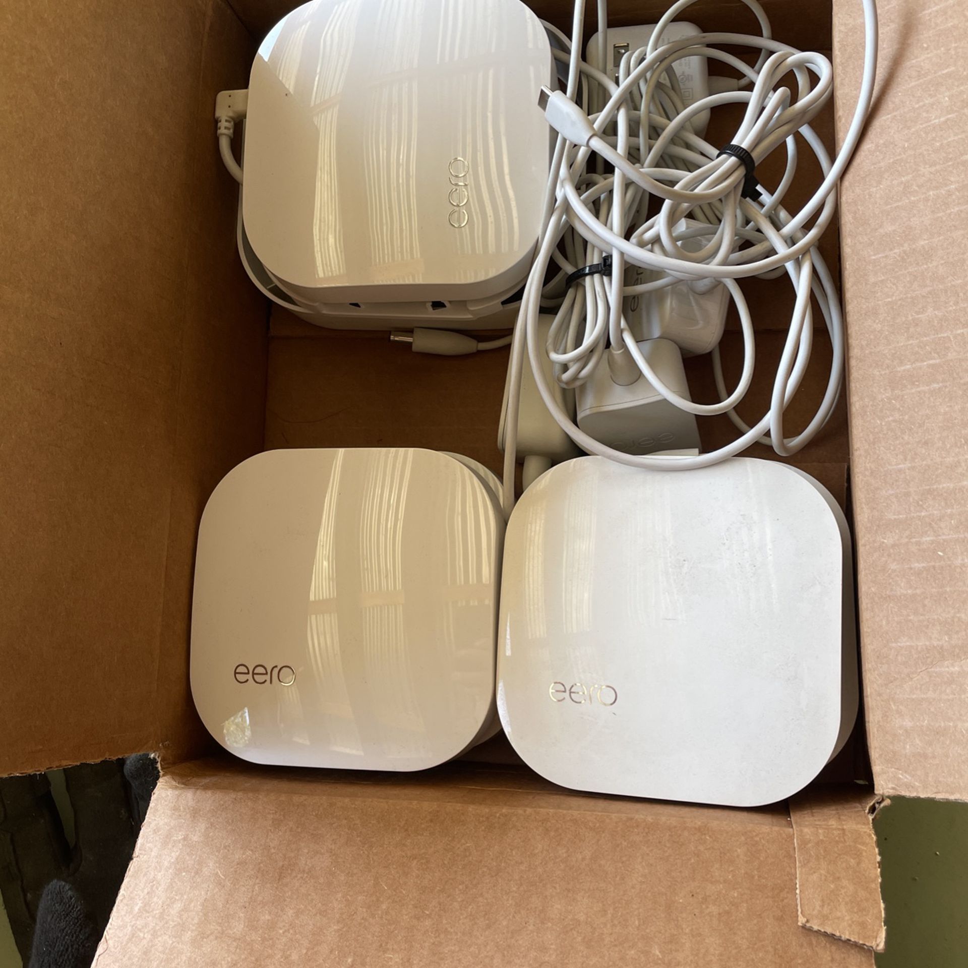 Eero Router And 4 Beacons!