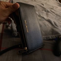 Micheal kors Wristlet 
