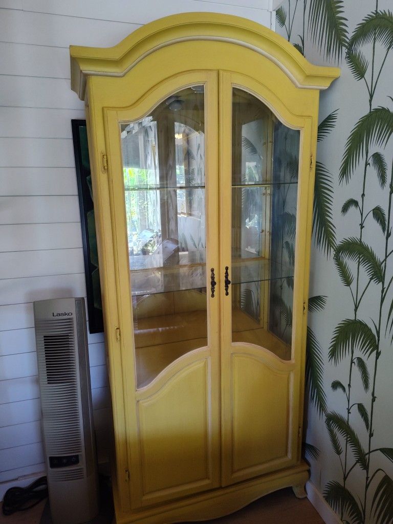 PRICE IS NEGOTIABLE / DELIVERY FOR EXTRA FEE ✨ Elegant Yellow China Cabinet – Moving Sale! ✨