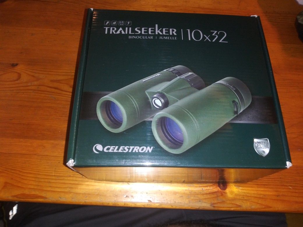 Binocular Celestron Trailseeker 10x32